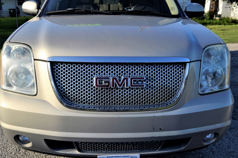 concession-moto-CHATEAUDOUBLE-min_gmc-yukon-truck-grill-2828425